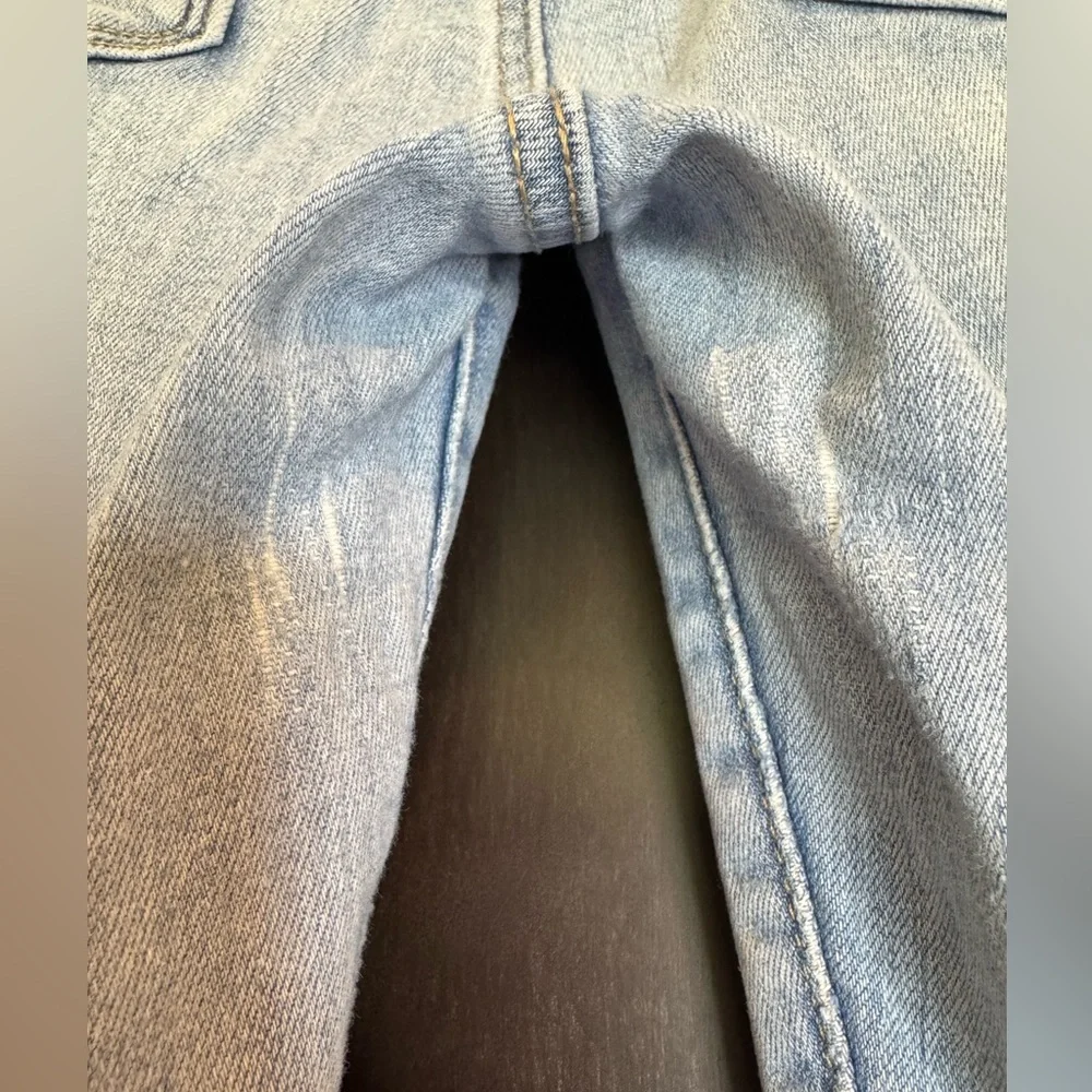 AE Distressed Light Washed Women's Jeans